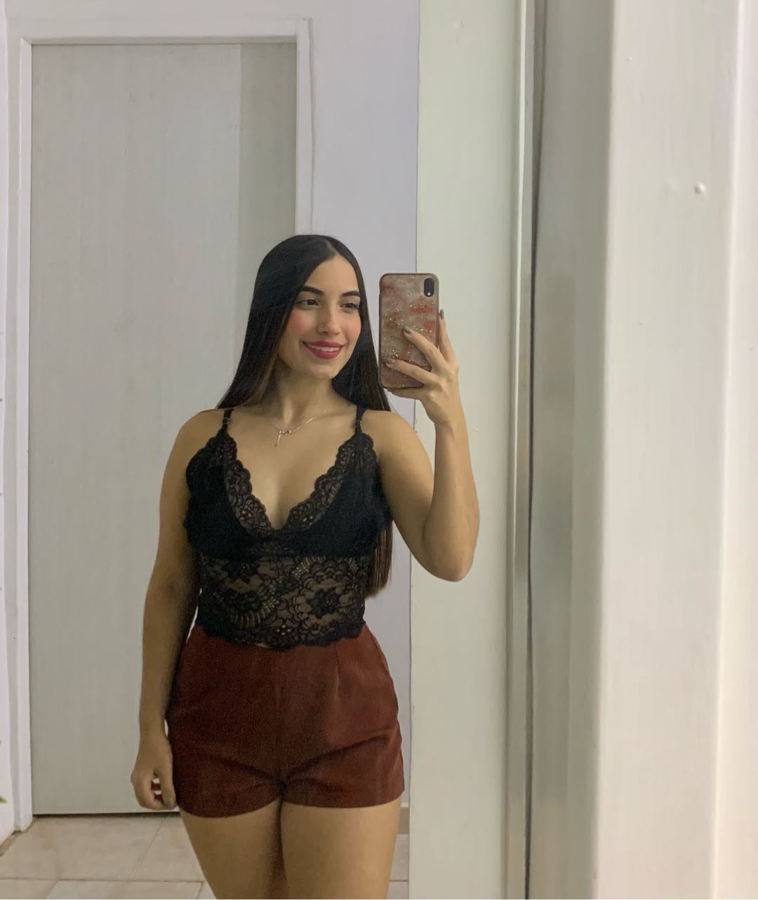 live video chat with girls — Sara mirror portrait