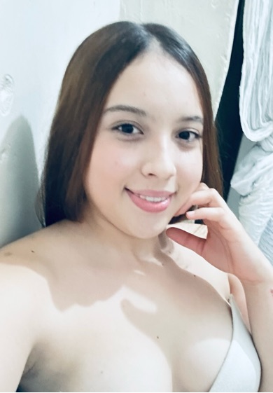 girls live on cam — Encantadora bright close-up
