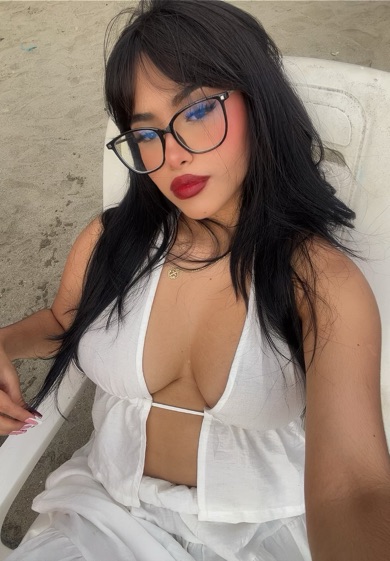 strangercam style webcam chat — Majo live portrait