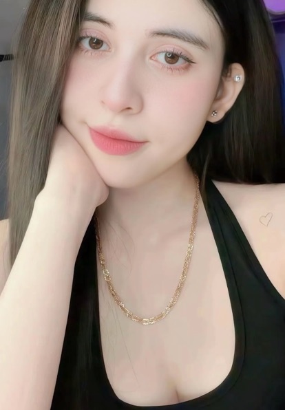 free voice chat online — Meow soft natural-light portrait