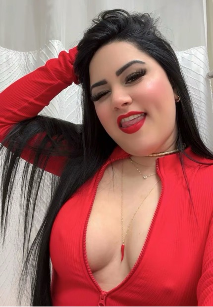 random webcam chat with girls — Samantha smiling on cam