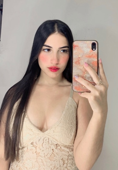 cam chat with girls online — Sara laughing portrait