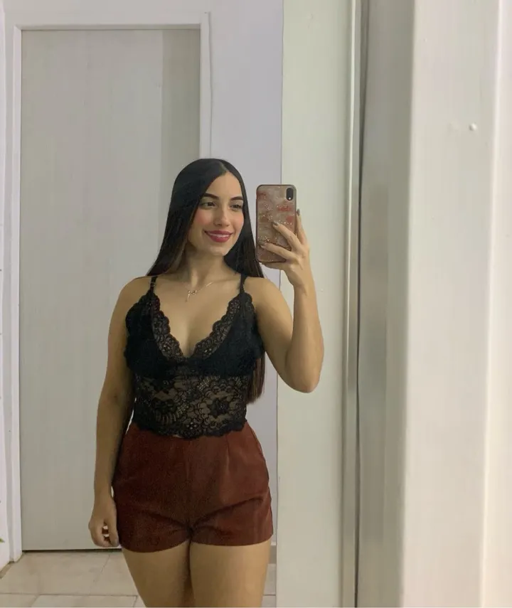 live video chat with girls — Sara mirror portrait