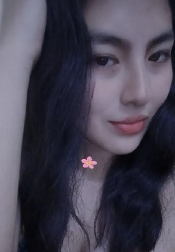 18+ video chat — Mar soft-light portrait