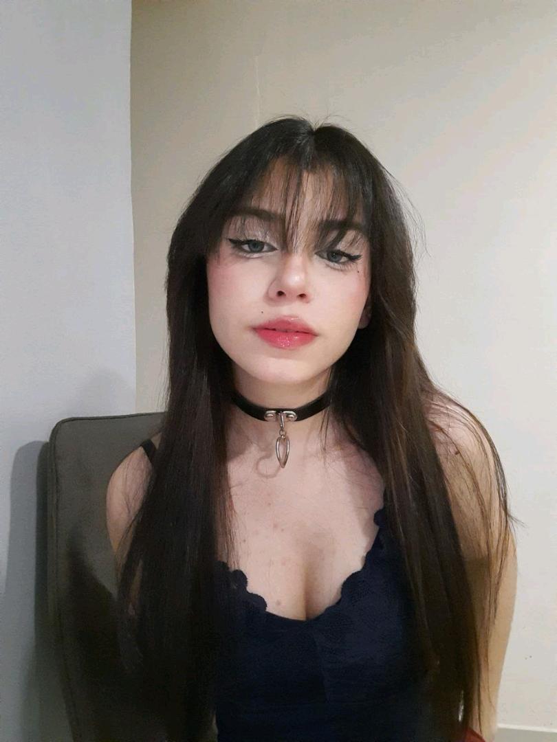 cam2cam video chat — Annie close-up portrait
